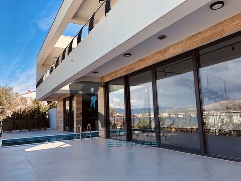 Super luxurious and modern villa on two floors in Okrug Donji, in the third row to the sea. New construction, with 303 m2 of living space, outdoor heated pool of 27 m2 and a very landscaped garden of about 450 m2. The partially subterranean floor con...