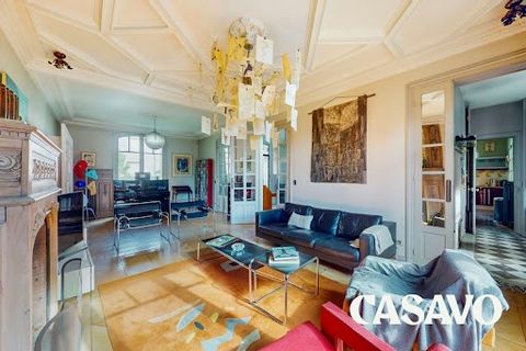 Casavo vous propose à la vente cette superbe maison de maître de 13 pièces de 272m² localisée dans un secteur calme et résidentiel d'Argenteuil centre. Vous serez séduits par ses volumes généreux, sa belle hauteur sous plafond et sa rénovation complè...