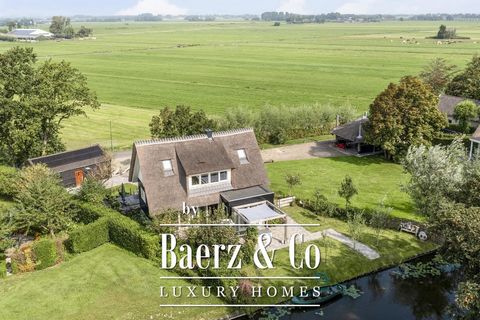 WHAT A PICTURE ! On the border with Zoeterwoude, this stunning detached house, newly completed in 2021, nestles amid the meadows and tranquillity of 'the Green Heart'. This highly characteristic thatched house has an energy label A and meets the high...