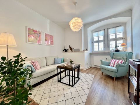 Elegant living within medieval walls! Lovingly furnished apartment for 1-2 guests on the 1st floor of the Hinterburg in Schlitz. With 45 m², very good WiFi, elevator, garden and parking space. The Gräfin Martha Maria holiday apartment has a kitchenet...