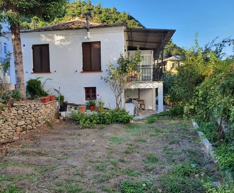 Property Code: 11140 - House FOR SALE in Thasos Panagia for € 89.000 . This 127 sq. m. furnished House is on the Ground floor and features 2 Bedrooms, Livingroom, Kitchen, bathroom . The property also boasts Heating system: Individual - Petrol, woode...