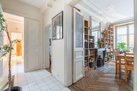 Charmant appartement de 85 m² dans le 10ème arrondissement de Paris, offrant un espace généreux et idéal pour les familles. Doté de 2 chambres, il peut accueillir jusqu'à 4 personnes. La luminosité naturelle inonde chaque pièce, créant une atmosphère...