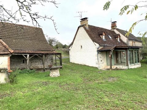 Are you looking for a renovation project with potential (subject to necessary permissions)? Then this is the place for you! This former farmhouse with outbuildings, located in a picturesque village in the centre of the Causse de Gramat, is ideal for ...