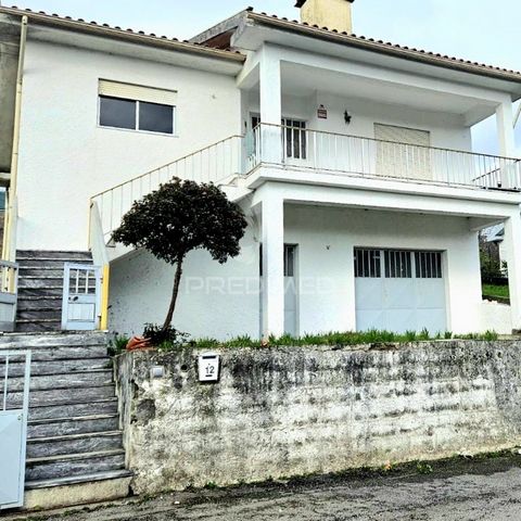 Excellent 3 bedroom detached villa located 2 minutes from the city center. Located in a quiet residential area. The villa has a beautiful balcony that surrounds part of the house, where you can enjoy its spectacular sun exposure. At the back of the h...