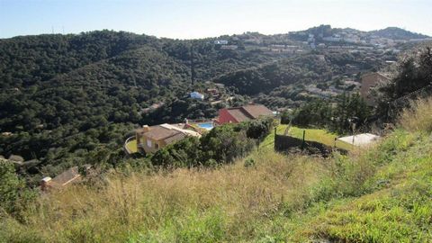 Plots of different sizes, from 603 to 1.052 m2 in Es Valls, Begur.;;Maximum buildable surface: from 0,30 m2 s./ m2 s. to 0,20 m2 s./ m2 s.;Maximum height: 7 m with maximum 2 floors.;Maximum occupation of the building: from 20% to 12%;Distance betwenn...
