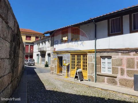 Building with central location, with huge investment potential. Zone with a request to be a UNESCO World Heritage Site. A study is being carried out to maximize the property. At this time the property is leased with contract. Come and see! SV/RF
