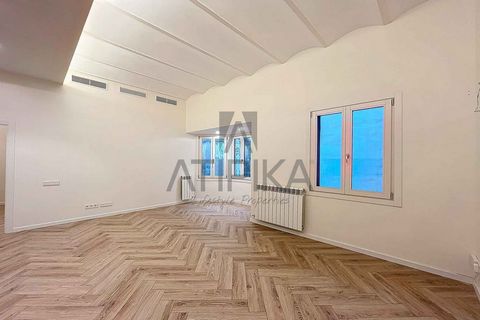 Recently renovated 75m2 apartment for sale in a modern building with an elevator, located a few steps from Port Vell and Barceloneta, on one of the most emblematic streets of Barcelona. The property has a spacious and bright living-dining room with a...