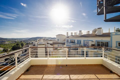 This lovely 2 bedroom townhouse, currently under refurbishment, is located in Quinta da Encosta Velha, conveniently close to all amenities of Budens, and just a 5 minute drive to the beautiful Salema beach. The accommodation is spread over 2 levels w...