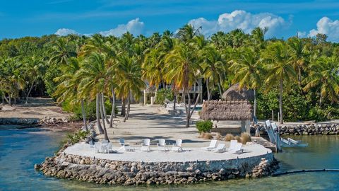Live the ultimate island life at The Point ... one of Islamorada's most elegant oceanfront estates with a one-of-a-kind peninsula stretching out into the Atlantic for breathtaking sunrises and torch-lit evenings soaking in the tropical breezes. Beaut...