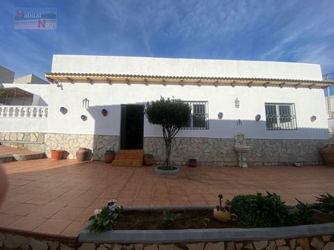 Urban plot located in the El Priorat de la Bisbal Urbanization, of about 500 m2. approximately, where there is a construction of about 100 m2. Currently used as a garage, two separate rooms, plus a storage room of about 37 m2. and it is equipped for ...