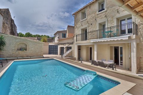 Located in the heart of the village between Nîmes and Montpellier, superb village house of 248 m2 renovated combining the marriage of stone and current elements of comfort. Upon entering the living room upstairs, we discover a high-end dining kitchen...