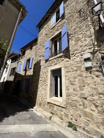 In a charming village of Corbieres, located 20 minutes from lezignan and 35 minutes from Narbonne come and discover this house full of charm to renovate. The ground floor consists of a kitchen, a living room / living room with beautiful volumes, a ba...