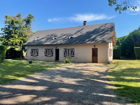 15 MINUTES FROM LYONS LA FORET Ideal second or primary residence. Quiet, at the end of a cul-de-sac, old house completely rehabilitated in the 90s. Ground floor: Entrance, living room with fireplace/insert of 38m2, kitchen with dining area, 1 bedroom...