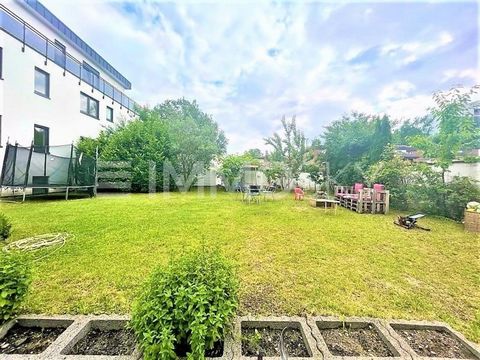 Are you looking for a special condominium in a good residential area of Hürth? A well-thought-out layout and a well-kept environment are important to you? Then you should take a closer look at this condominium with its own parking space! For sale is ...