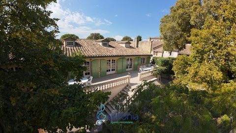 À Vendre : Maison de Maître au Cœur de Gallargues-le-Montueux Découvrez cette magnifique maison de maître située au cœur du village historique de Gallargues-le-Montueux, offrant un cadre de vie exceptionnel alliant charme et tranquillité. Avec ses 48...