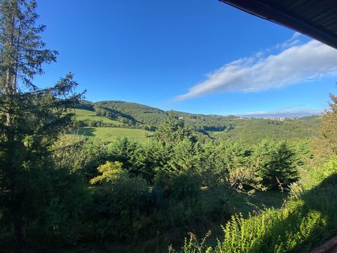 RONTALON Je suis ravie de vous présenter cette opportunité rare : une maison nichée au cur dun hameau, sans aucun vis à vis, entourée de verdure à perte de vue. Située entre les communes de Rontalon et de Saint Martin en Haut, cette maison est idéale...