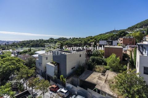 Nous avons la vidéo ! Cornex Capital présente cette maison spectaculaire située dans une zone privilégiée, dans le quartier de Sarriá et à côté de la forêt de Collserola. Un quartier résidentiel et très calme, avec d’excellentes vues sur Barcelone, e...