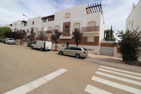 3 bedroom apartment, in Cabanas de Tavira. For sale furnished, equipped kitchen, equipped with air conditioning, built-in wardrobes in the bedrooms, two bathrooms (one with a bathtub and the other with a shower), it also has a terrace with direct acc...