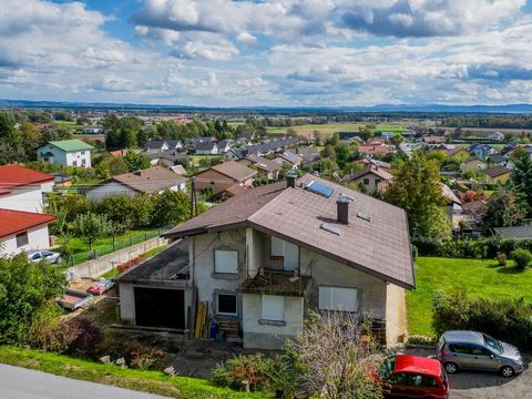 Hallo Wir bieten Ihnen die Möglichkeit, ein größeres, geräumiges Einfamilienhaus in der schönen Umgebung von Rače - Fram, Morje selbstständig einzurichten und einzurichten. Das Haus ist noch ein unvollendetes Projekt und braucht einen Eigentümer, der...