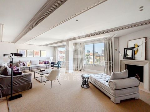 Coldwell Banker Unique presents this brand new flat in one of the most exclusive areas of Madrid, located in the Salamanca district, specifically in the exquisite neighbourhood of Castellana. The property, located on the sixth floor, covers an area o...