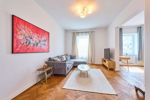 Willkommen in Ihrem neuen Zuhause – einer exquisiten Etagenwohnung im Herzen von München, die Vergangen- heit und Gegenwart auf einzigartige Weise vereint. Diese stilvolle Immobilie befindet sich in einem denkmalge- schützten Altbau aus dem Jahr 1887...