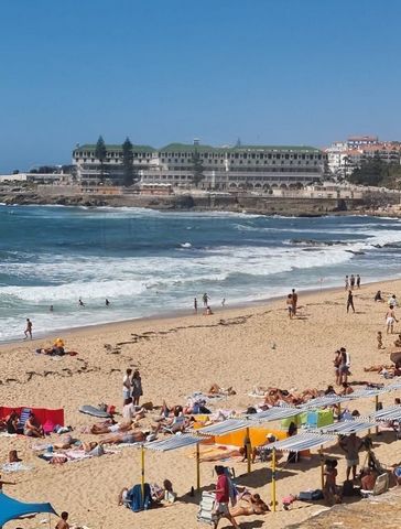 Moradia Geminada em fase de acabamentos na Ericeira. Pronta no final de Setembro de 2024. Distribuída por dois pisos: R/C com cozinha totalmente equipada e acesso ao exterior, despensa, casa de banho e sala com ligação ao jardim com churrasqueira. 1º...