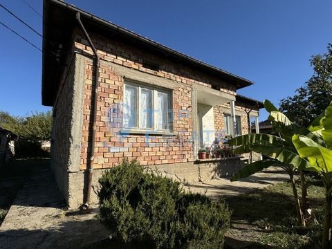 Top Estate Real Estate vous propose une maison en brique avec des bâtiments supplémentaires dans la ville de Varna. Dolna Oryahovitsa, région de Veliko Tarnovo. La propriété est une maison de plain-pied avec deux entrées, offrant un accès pratique à ...