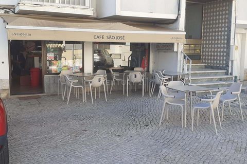 Café/Restaurant in Cascais for sale for 65,000 euros T The sale includes the addition of a trespass for 90,000 euros (lifetime rent of 286 euros per month) and this trespass is extinguished, with a total value of 155,000. Excellent Café Restaurant lo...