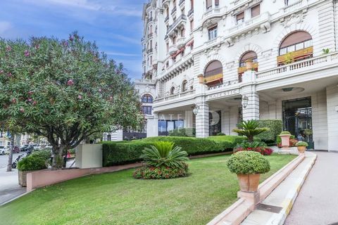 Diese Wohnung befindet sich im prestigeträchtigen Palais Majestic, im Herzen einer begehrten Wohngegend, in der Nähe aller Annehmlichkeiten. Dieses außergewöhnliche Anwesen zeichnet sich durch seinen Loft-Stil aus, mit großen offenen Räumen und bemer...