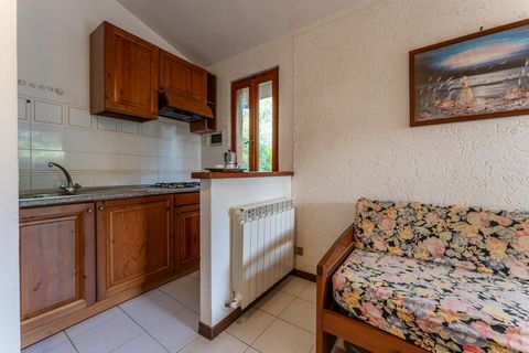 Appartement dans une villa à Tombola di Giannella, avec entrée indépendante, parking extérieur privé et air conditionné. Au pied du Monte Argentario, à seulement 250 mètres de la plage qui s'étend sur 7 km, l'endroit est idéal pour des vacances dédié...