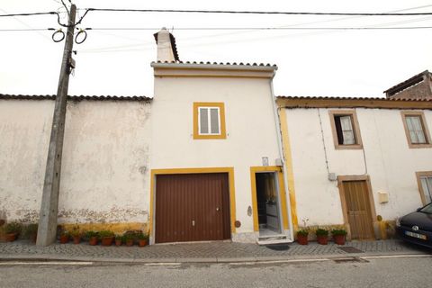 Arez - Nisa Maison individuelle avec garage composée de 3 étages, en bon état général. Le rez-de-chaussée se compose d’un garage (pièce qui peut être utilisée avec une autre fonctionnalité, car elle a une connexion intérieure avec la maison), une pet...