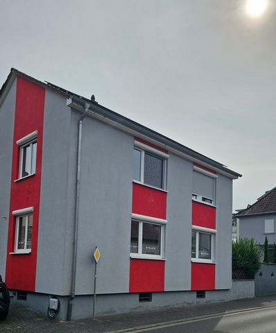 Smarte kleine frisch sanierte Wohnung (Erstbezug) in Zentrumsnähe zu vermieten: - 1,2 km zu Fuß zum Bahnhof Ingelheim - 600 Meter zum nächsten Supermarkt (Rewe Stauffering) mit Bäcker und Fleischtheke - 100 Meter zur nächsten Bushaltestelle - 1,5 km ...