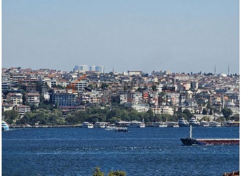 L’appartement à vendre est situé à Besiktas. Besiktas est un quartier situé du côté européen d’Istanbul. C’est l’un des quartiers les plus anciens et les plus densément peuplés d’Istanbul. La région est située entre la Corne d’Or et le Bosphore, ce q...