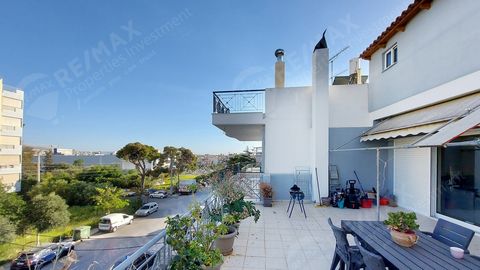 À vendre immeuble de trois étages avec appartements indépendants dans le quartier d’Agia Paraskevi, Elliniko - Rez-de-chaussée Appartement construit en 1965 80m² composé de 2 chambres, 1 salle de bain, salon, cuisine, loft, cour à découvert. - Premie...