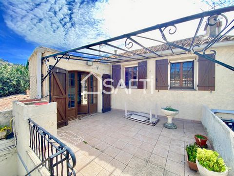 T4 de 78 M2 ; Vous y serez comme dans votre maison au centre du village, proche de la mer ! Entrée privative et accès par un escalier à ce charmant appartement vintage . Il est composé d'une cuisine donnant sur une terrasse de 30M2, 2 chambres, une s...