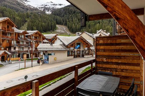 Situata a 1800 metri di altitudine, Le Balcon des Airelles è una bellissima residenza in legno e pietra che offre un magnifico panorama sulla valle, sul bosco di larici e sui massicci circostanti. Nel pieno centro geografico della stazione Orres 1800...