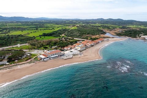 De residentie Baia dei Mirti ligt in Vignola Mare, in de gemeente Aglientu. Het complex ligt midden in het mediterrane struikgewas tegenover een prachtig dennenbos en is ontworpen met harmonieuze architectonische lijnen in de perfecte Gallura-stijl. ...