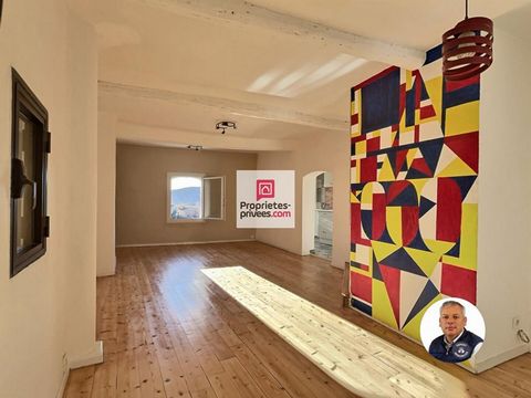 DRAGUIGNAN - Votre conseiller Propriétés-Privées.com Stéphan LEVASSEUR vous propose cet Appartement de Type 3/4 entièrement rénové situé à proximité du centre ville. Cet Appartement se compose d'un salon Séjour avec une cuisine attenante avec une bel...