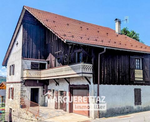 Ancienne bâtisse avec jardin VIUZ EN SALLAZ -Ancienne bâtisse de 120 m², partiellement rénovée, allie charme et potentiel. Le rez-de-chaussée accueille une grande entrée, un salon chaleureux avec cheminée ouverte, une cuisine séparée, une salle de ba...