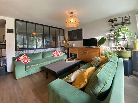 56470. St-Philibert. En Exclusivité, élégant appartement T3, accès plage en 2min à pied, entièrement rénové et réagencé avec goût, situé au sein d'un immeuble avec ascenseur dans une résidence recherchée. D'une surface de 80m2 Carrez, il offre une be...