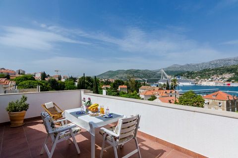 Situated on Lapad Peninsula, only couple of minutes from the nearest beach and with many more in the surrounding area, and 15 minutes ride to the Old Town apartment will offer you everything you need for perfect and relaxing vacation. Luggage storage...