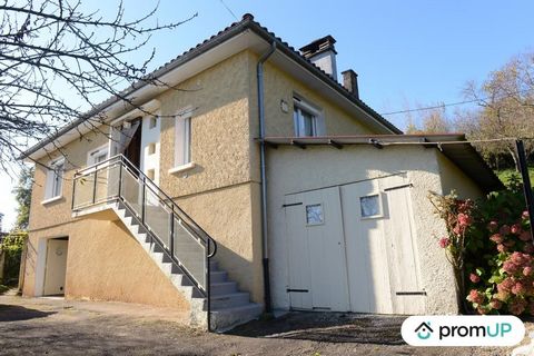 Située à Bagnac-sur-Célé, cette maison individuelle de 65 m², construite sur un terrain de 3000 m² avec un joli verger, est idéale pour ceux qui recherchent un cadre de vie calme et agréable en campagne, tout en étant proche des commodités. Rénovée a...