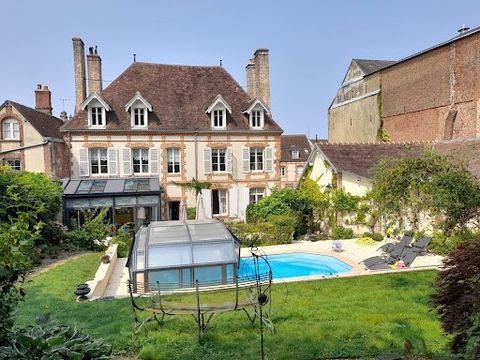 The property is located in the heart of the town of L'Aigle, on a secluded and intimate plot of 1251 m², featuring terraces, a covered heated pool, and landscaped areas. The character home, built in 1850, combines the charm of yesteryear with modern ...