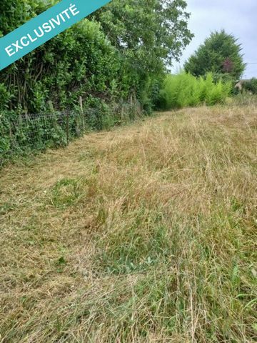 Come and discover this magnificent plot of land of 1518m². Located in Champniers, close to all amenities and close to the main roads, 15 minutes from Angoulême.