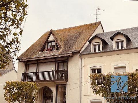 Anne LEFEBVRE IMMOBILIER vous propose à Deauville, avenue de la République, dans une petite copropriété avec de très faibles charges de copropriété, un appartement de 2/3 pièces au dernier étage. Premier niveau : entrée avec placard, pièce de vie ave...