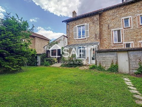 Située à Tournan-en-Brie (77220), à proximité à pied de toutes commodités (gare, écoles, commerces…), je vous propose cette jolie maison meulière pleine de charme de 147m² environ. Elle présente une configuration intérieure fonctionnelle avec au rez-...