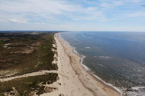 Welcome to a charming detached bungalow located just 100 meters from the beach entrance in Julianadorp aan Zee. Nestled within Holiday Park de Zandloper, this inviting retreat is ideally situated just 300 meters from the stunning coastline. The accom...