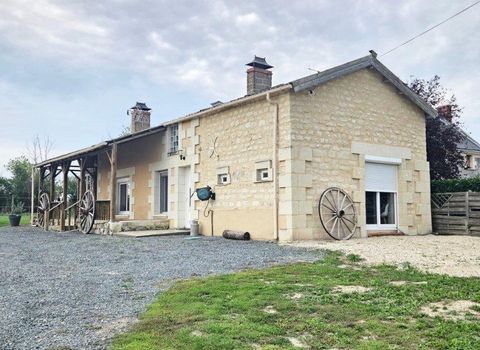 Guy RAVENEAU invites you to discover this magnificent farmhouse built on 2700 m² of land, located in a small hamlet between DOUÉ LA FONTAINE and THOUARS. On the ground floor, a large living space (kitchen/living room/lounge), a bedroom (possibility o...