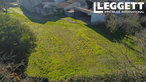 A33568DGE16 - Large flat building plot with trees: - Barn 56m ² frame redone - Courtyard of 21m² - 49m² open barn - Agricultural shed of 156m². The land has a water meter. Electricity at the edge of the plot. Quiet setting on the edge of a hamlet All...