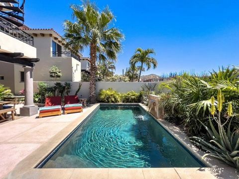 GEPRIJSD OM TE VERKOPEN! Welkom bij dit onlangs gerenoveerde juweeltje gelegen in El Tezal, Cabo San Lucas, binnen de exclusieve Ventanas de Cortez, fase 1-gemeenschap. Dit ongelooflijke wooncomplex valt op door zijn veiligheid, rust en zijn ongerept...